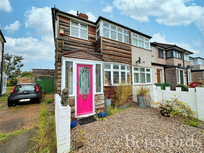 3 Bedroom End Of Terrace House For Sale In Diban Avenue, Hornchurch, RM12