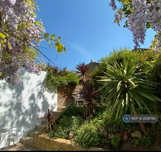 1 Bedroom Flat To Rent In Kennington Park Road, London, SE11