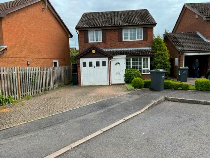 3 Bedroom Detached House To Rent In Ames Close, Luton, Bedfordshire, LU3