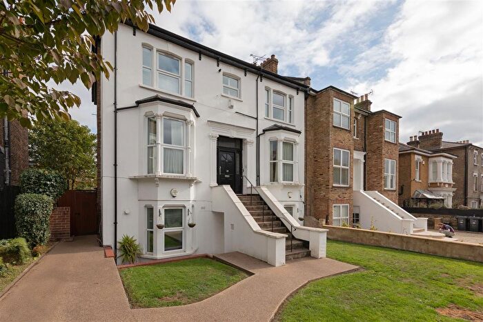 1 Bedroom Flat To Rent In Hermon Hill, Wanstead, E11