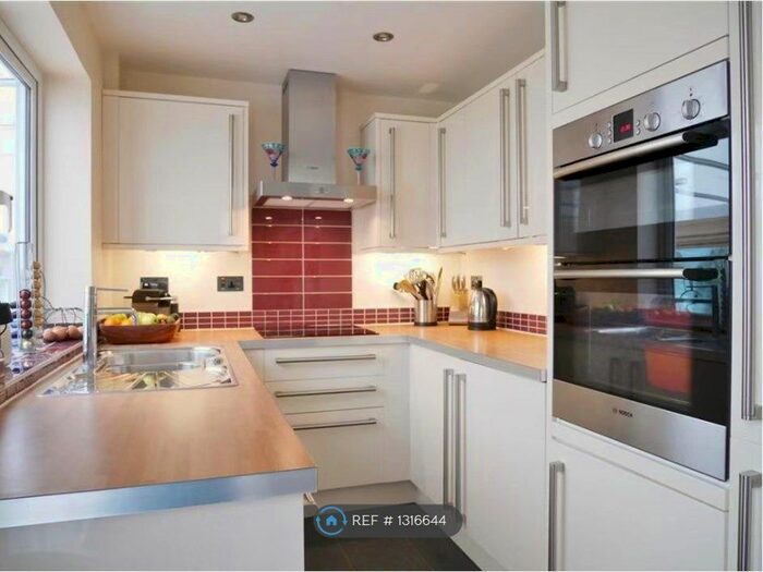 3 Bedroom Semi-Detached House To Rent In Curtis Avenue, Abingdon OX14