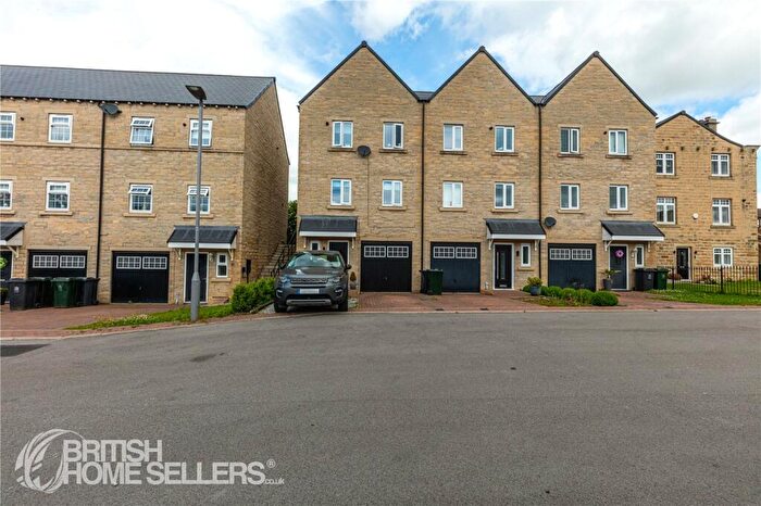 3 Bedroom Town House For Sale In High Banks, Silsden, Keighley, West Yorkshire, BD20