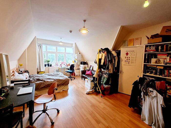 Flat To Rent In Hornsey Lane, Highgate, N6