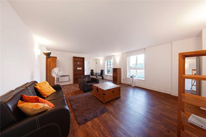 2 Bedroom Flat For Sale In Commercial Road, London, E1