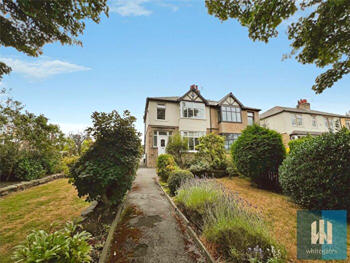 3 Bedroom Semi-Detached House For Sale In Dryclough Road, Crosland Moor, Huddersfield, HD4