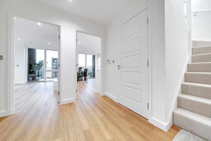 3 Bedroom Flat To Rent In Shackleton Way, London, E16