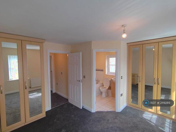 3 Bedroom End Of Terrace House To Rent In Thornway Drive, Ashton-Under-Lyne, OL7