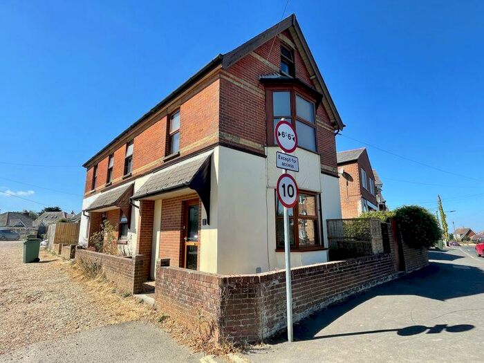 2 Bedroom Terraced House To Rent In Winter Let - Hilton Road, Gurnard, PO31