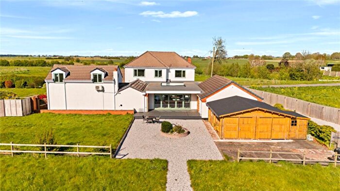 6 Bedroom Equestrian Facility For Sale In Newbigg, Crowle, Scunthorpe, North Lincolnshire, DN17