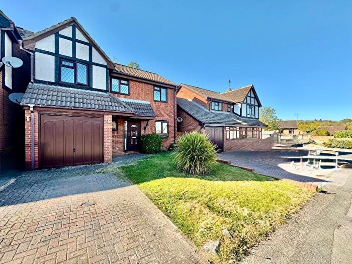 4 Bedroom Detached House For Sale In Emmer Green, Luton, LU2