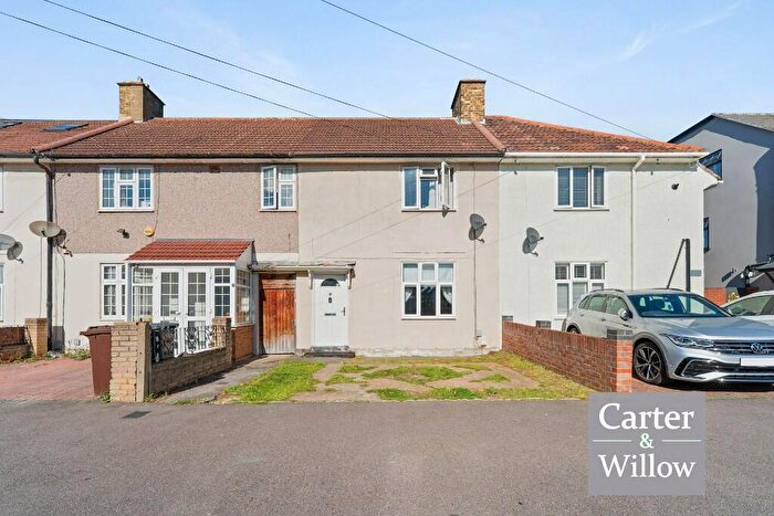 3 Bedroom Terraced House For Sale In Lindisfarne Road, Dagenham, RM8