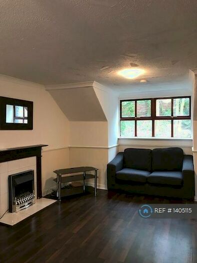 3 Bedroom Flat To Rent In Wellmeadow Street, Paisley, PA1