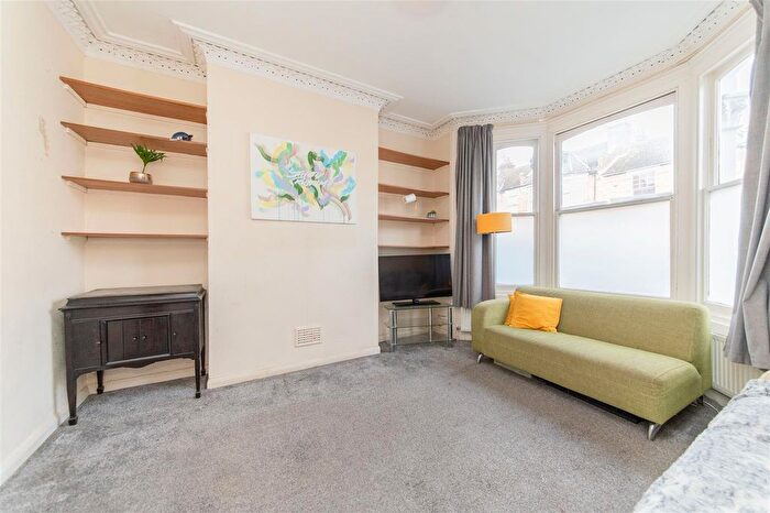 1 Bedroom Flat For Sale In Percy Road, London, N12