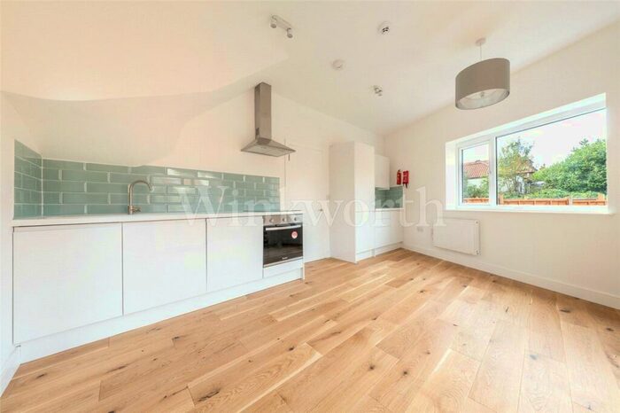 2 Bedroom Flat To Rent In Woodstock Road, London, NW11