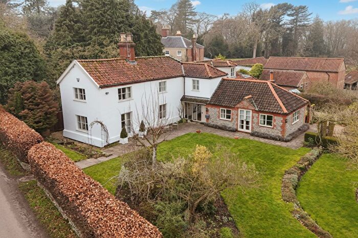 4 Bedroom Detached House For Sale In Chandler Road, Stoke Holy Cross, Norwich, NR14