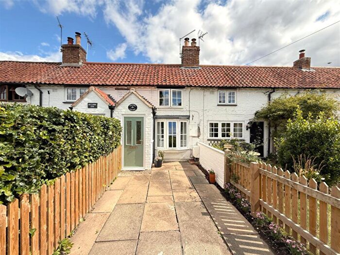 2 Bedroom Cottage For Sale In Grantham Road, Bottesford, NG13
