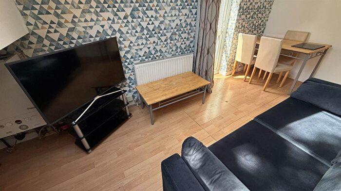 3 Bedroom Flat To Rent In Moorfield Road, West Didsbury., M20