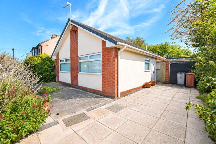 2 Bedroom Bungalow For Sale In Westbrook Road, Saughall Massie, Wirral, CH46