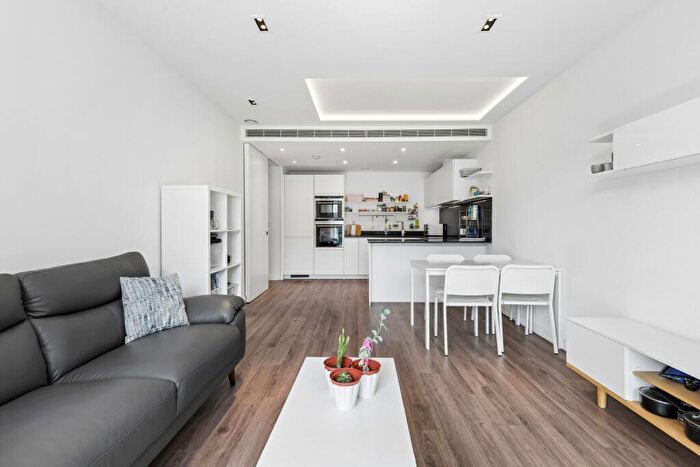 2 Bedroom Apartment For Sale In Cashmere House, Leman Street, E1