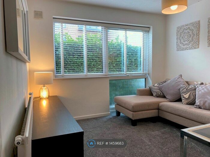 1 Bedroom Flat To Rent In Rutherford Court, London, SW19