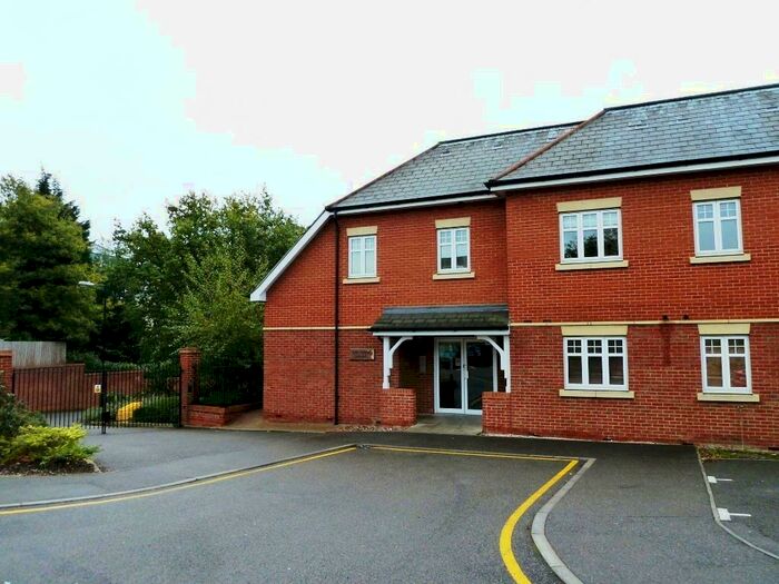 2 Bedroom Flat To Rent In The Spires Eastfield Road Brentwood Essex, CM14