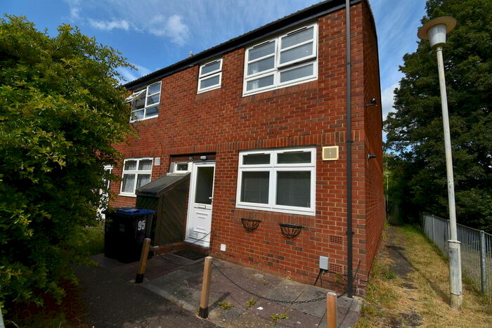 3 Bedroom End Of Terrace House To Rent In Guessens Road, Welwyn Garden City., AL8