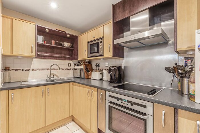 1 Bedroom Flat For Sale In Smugglers Way, London, SW18
