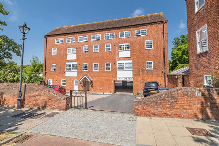 2 Bedroom Flat For Sale In West Street, Faversham, Kent, ME13