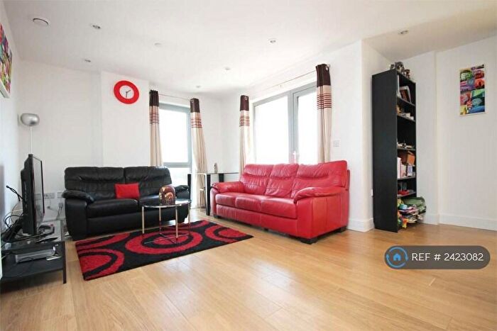 2 Bedroom Flat To Rent In Luxury With Gym And Concierge, London, E1