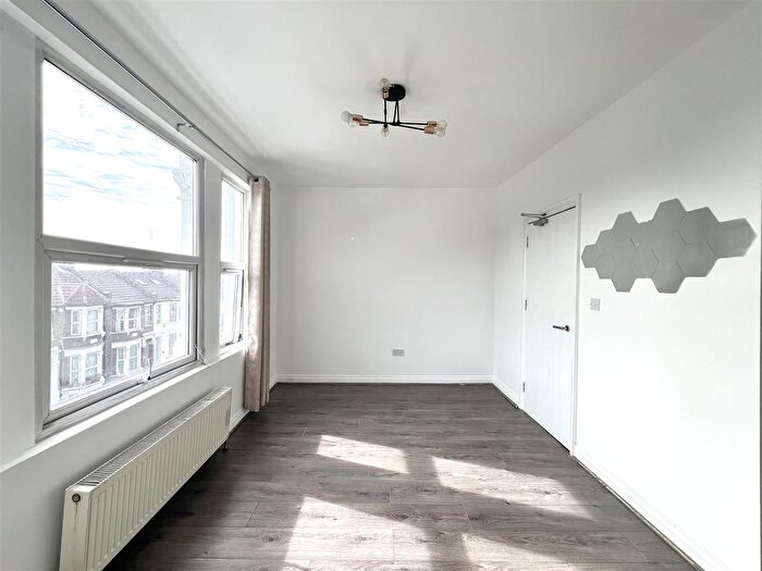 2 Bedroom Flat To Rent In Forest Road, London, E17