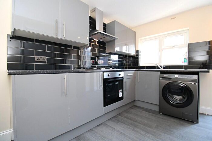 1 Bedroom Apartment To Rent In Red Lion Road, Surbiton, KT6