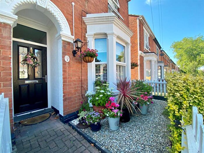 3 Bedroom Semi-Detached House For Sale In Malvern Road, Kingsholm, GL1