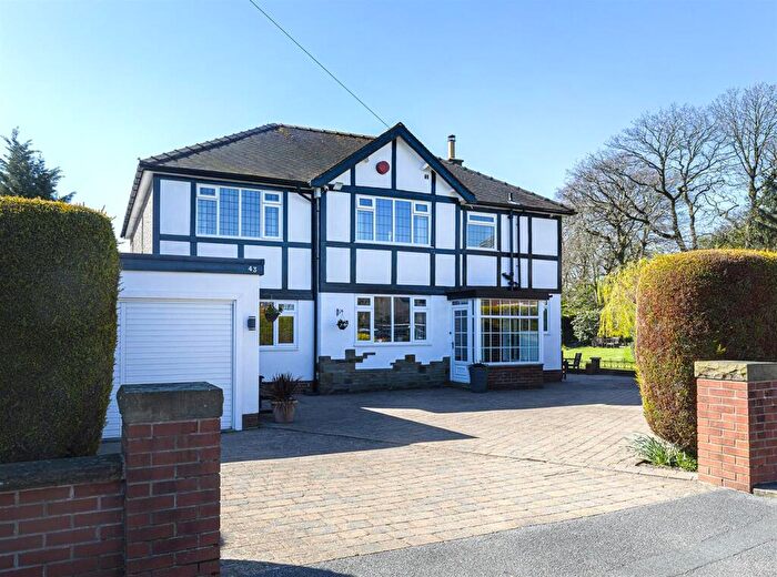 4 Bedroom Detached House For Sale In Cumberland Avenue, Fixby, Huddersfield, HD2