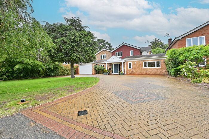 5 Bedroom Detached House For Sale In Heathfield Road, Bushey, WD23