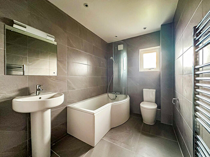 2 Bedroom Apartment To Rent In Hudson Close, Cambridge, CB2