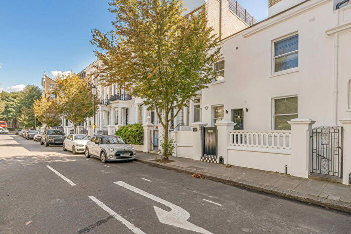 2 Bedroom Maisonette For Sale In Redcliffe Place, London, SW10