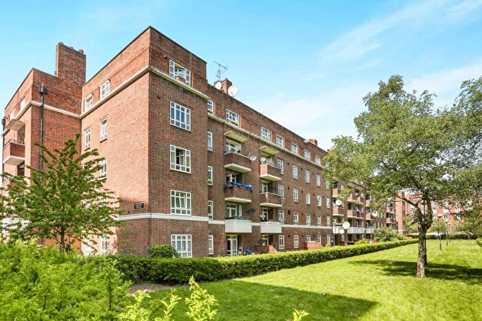 3 Bedroom Apartment To Rent In Retreat Place, Cressett House, Hackney, E9