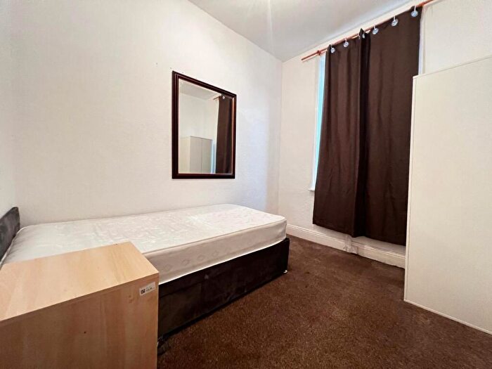 3 Bedroom Flat To Rent In Saltwell Road, Gateshead, NE8