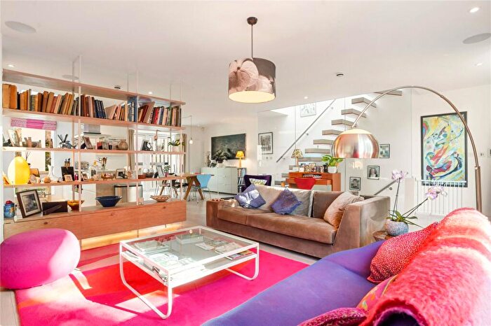 3 Bedroom Terraced House For Sale In River Street Mews, Clerkenwell, London, EC1R