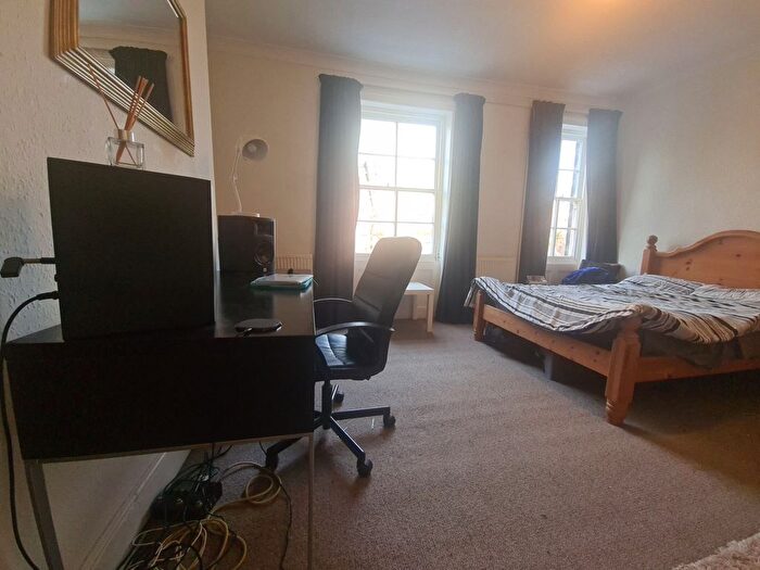 4 Bedroom Semi Detached House To Rent In Victoria Road, Leeds, LS6