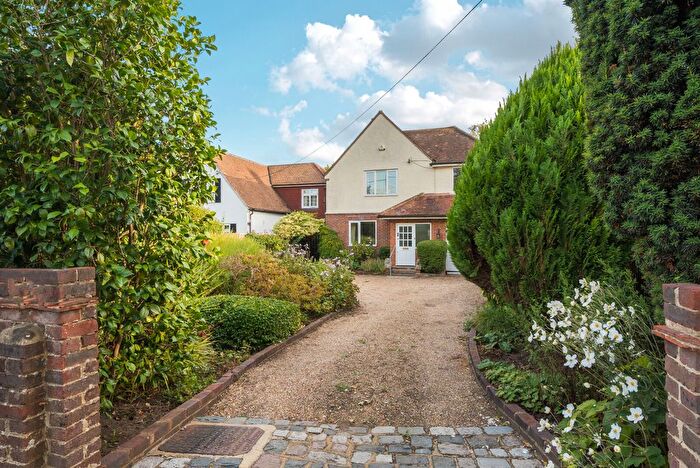 4 Bedroom Detached House For Sale In Chertsey Road, Chobham, Woking, GU24