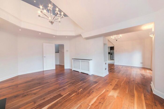 4 Bedroom Penthouse To Rent In Bickenhall Mansions, Bickenhall Street, Marylebone, London, W1U