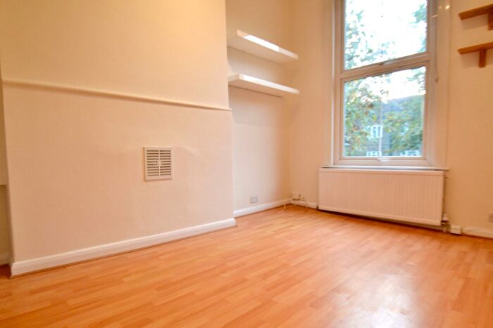 2 Bedroom Flat To Rent In Ladbroke Grove, London, W10