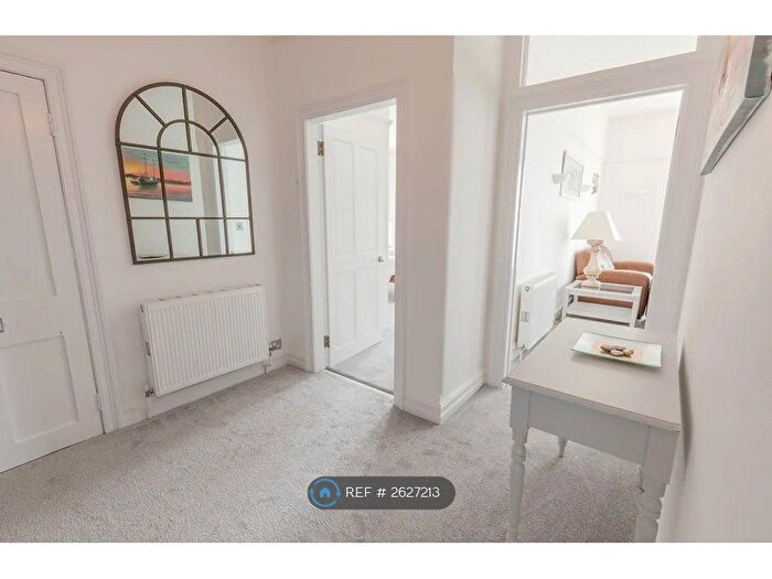 3 Bedroom Flat To Rent In Pier View, Totland Bay, PO39