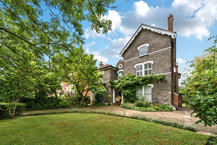 3 Bedroom Apartment For Sale In Court Road, London, SE9