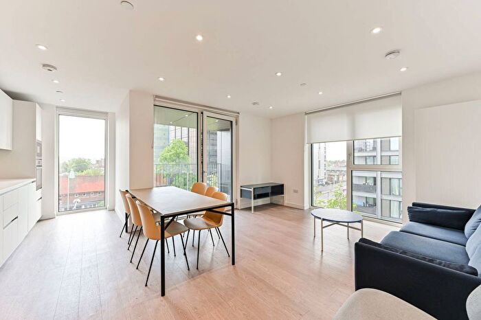 3 Bedroom Flat To Rent In The Fold, Croydon, CR0