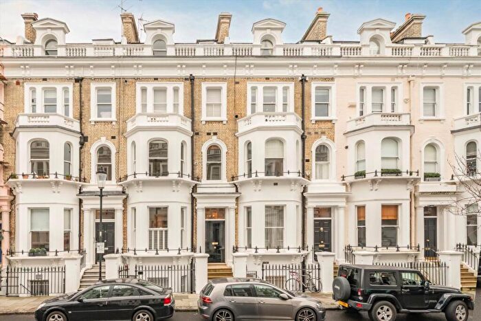 2 Bedroom Flat To Rent In Westgate Terrace, Earls Court, SW10