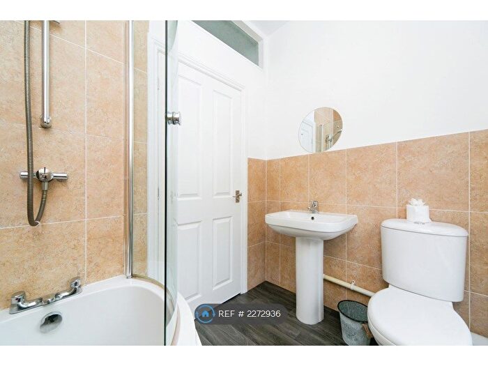 2 Bedroom Flat To Rent In Carmen Sylva Rd, Llandudno, LL30