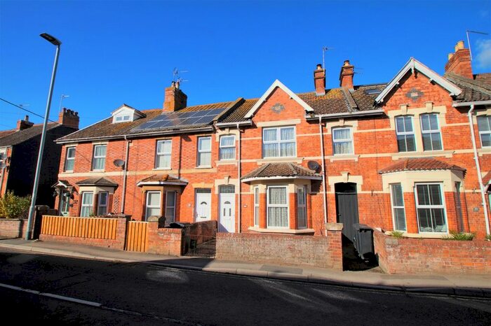 4 Bedroom Terraced House For Sale In Walrow Road, Highbridge, Somerset, TA9