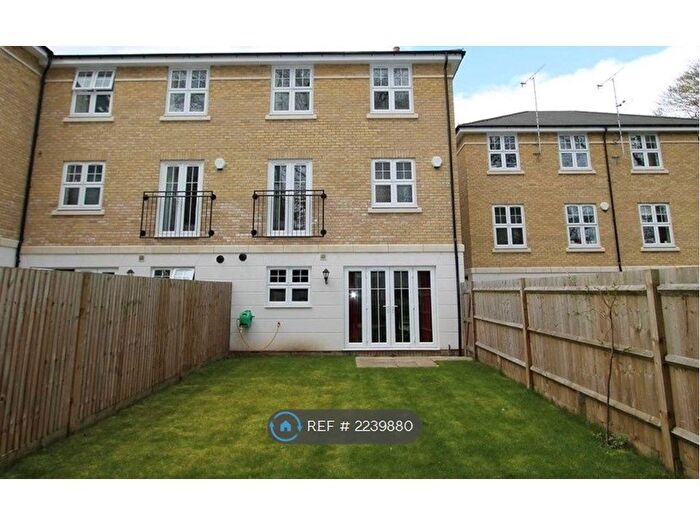 4 Bedroom Terraced House To Rent In Colnhurst Road, Watford, WD17